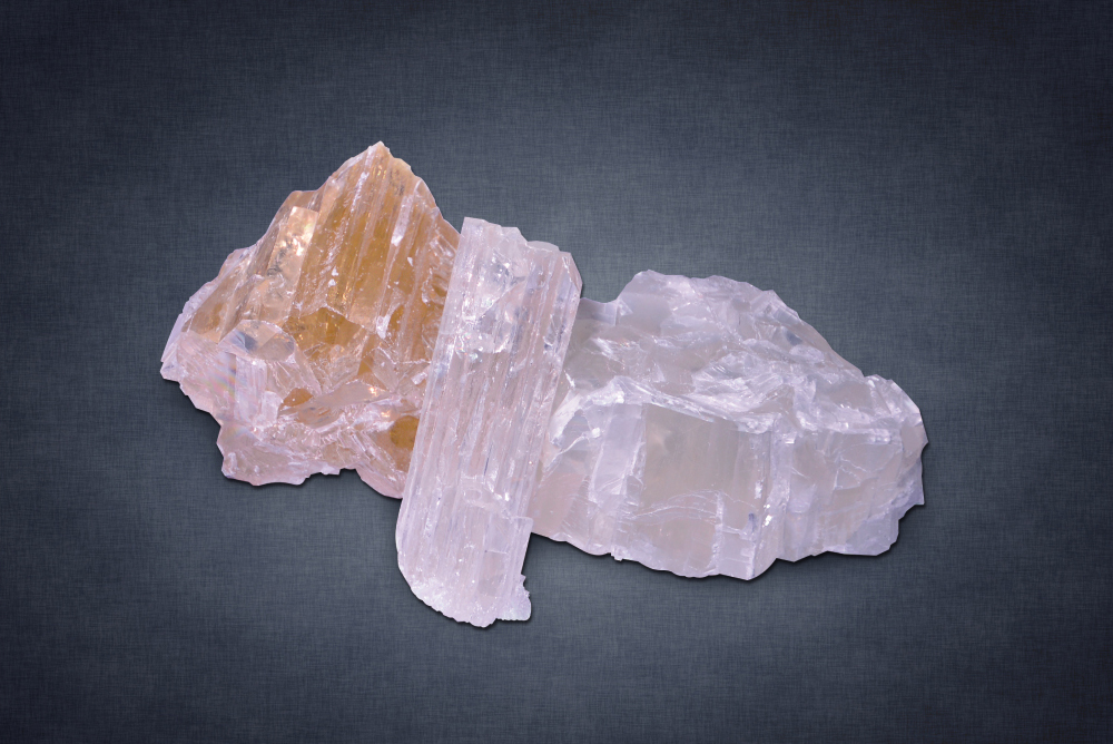 Large crystalline fused magnesia 99