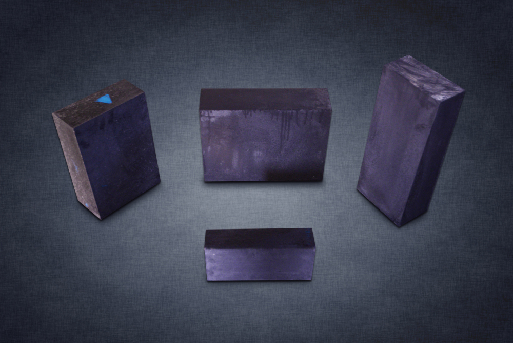 Aluminum - silicon carbide - carbon brick