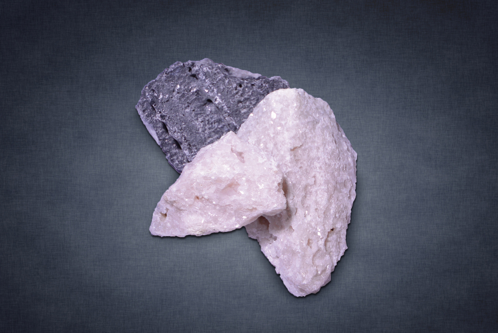 Large crystalline fused magnesia 97.5